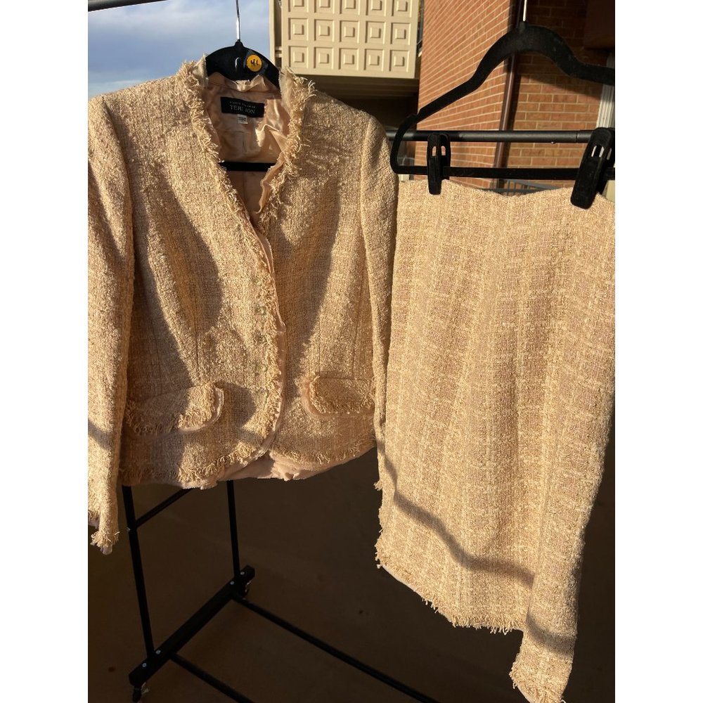 New Rickie Freeman for Teri Jon Beige Skirt Suit Size 6